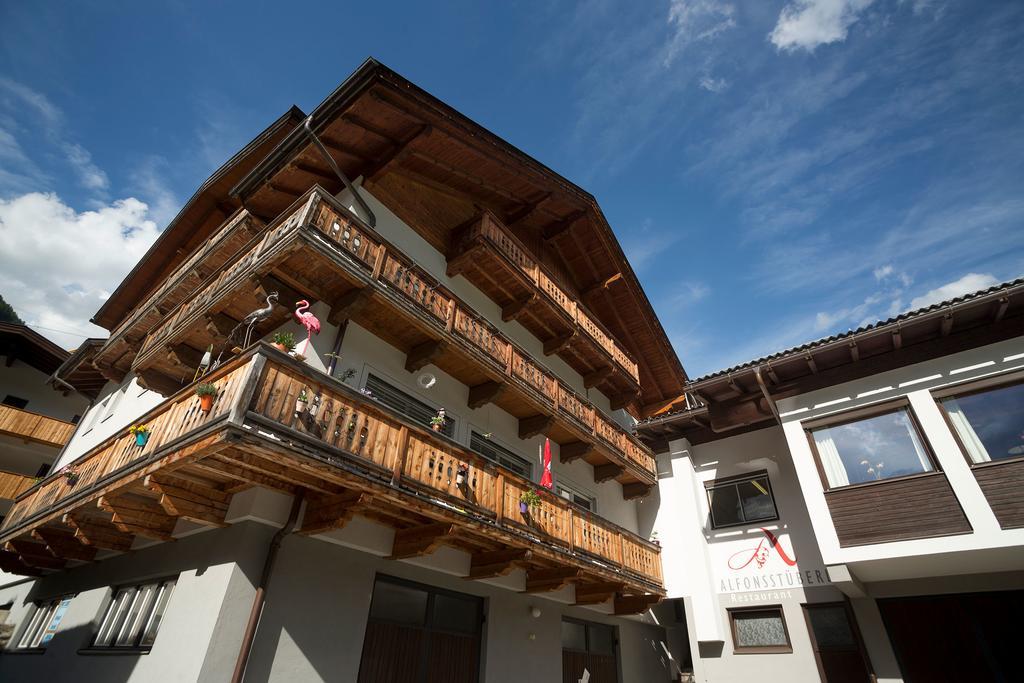 Alfonsstueberl - Ferienwohnungen & Restaurant Innervillgraten Exterior photo