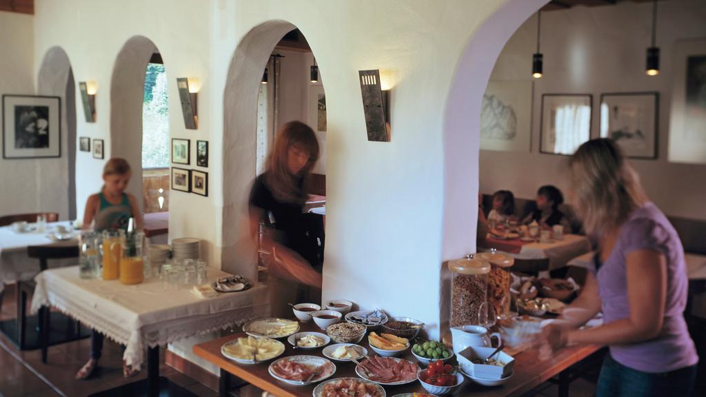 Alfonsstueberl - Ferienwohnungen & Restaurant Innervillgraten Exterior photo
